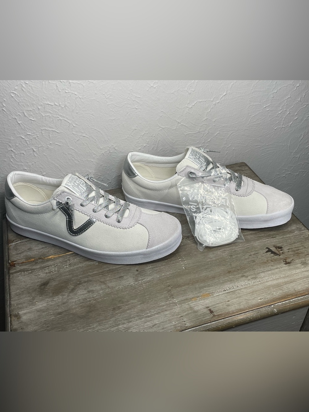 New Vans Sport Low High Shine Suede Sneaker Off-White Silver Metallic 11 W 9.5 M